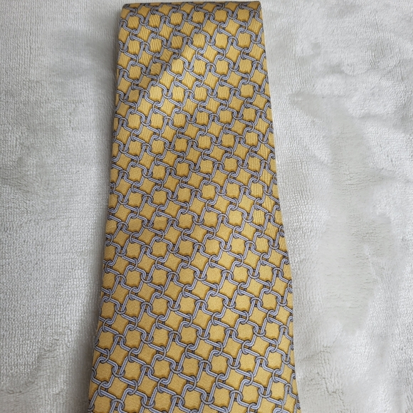 Brooks Brothers 346 Silk Tie. Elegant Yellow Geometric Pattern. - Picture 4 of 7